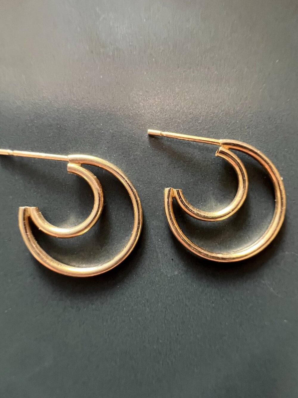 14K VINTAGE SOLID YELLOW GOLD DOUBLE ROW HALF HOOP POST EARRINGS signed JCM